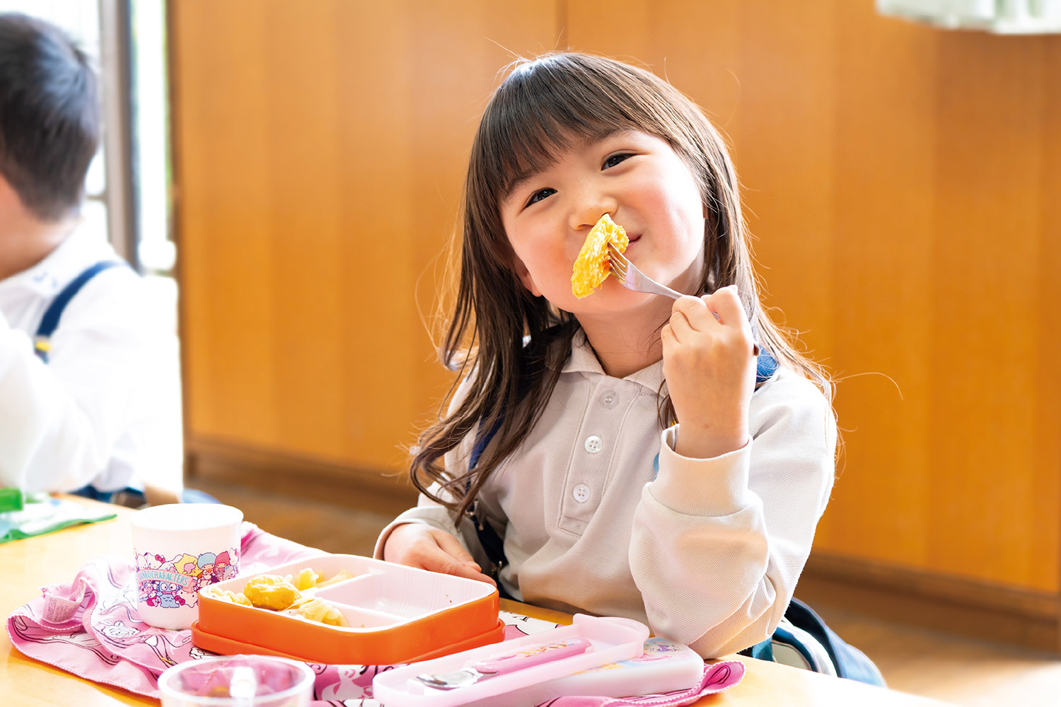 昼 食